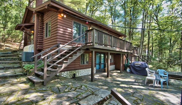 Paupack Point Wallenpaupack Lakefront Log Home - 3 bedrooms + Central AC