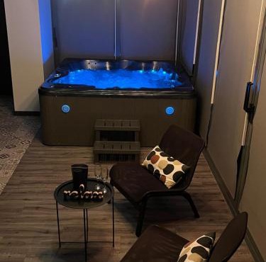 PAUSE NATURE SORBAIS gîte 2 personnes avec grand SPA privatif, STREAMING et arrivée autonome