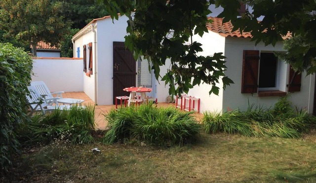 Pavilion 900 m from the beach, Longeville-Sur-Mer