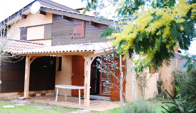 Pavilion classified 2 stars in a quiet area 150 m from the lake