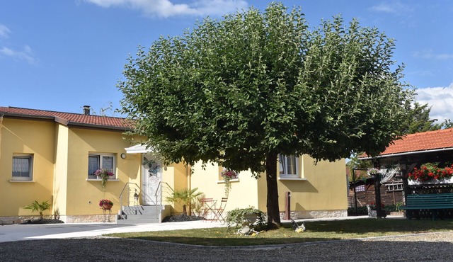 Pavilion well located for visiting the region