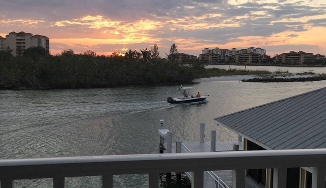 Pavillion Club Condo with dock and pool on the Gulf. Discount on extended stays