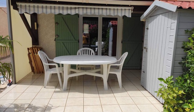 Pavillon à 100 Mètres de la Plage Avec Piscine