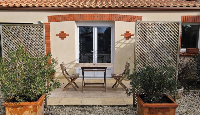 Pavillon 2 * : Calm and charming, shops and sea within walking distance