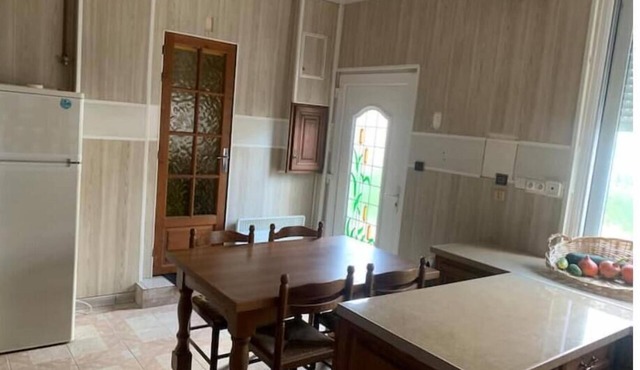 Pavillon Avec une Place de Parking sur Place