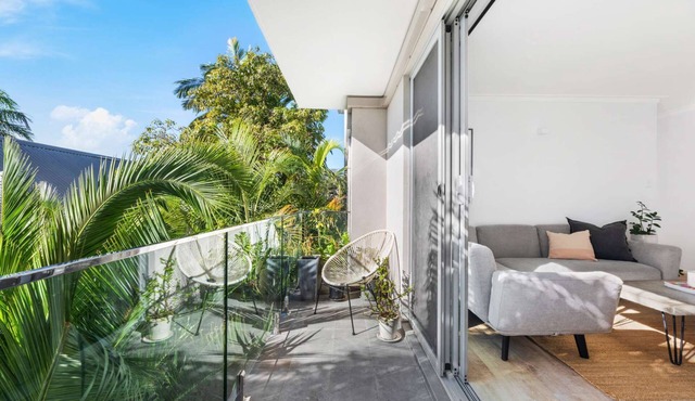 Paw-friendly 2BR Bondi pad with parking, great location