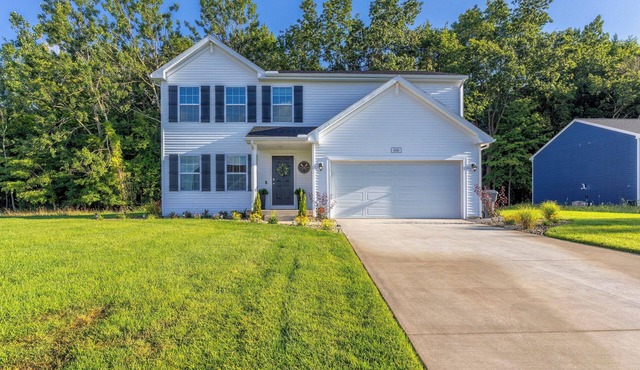 Paw Paw Lake Escape | Pet Friendly | Near Paw Paw Lake