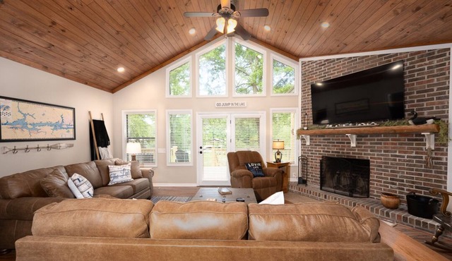 Paw Paw's Fish Tales Cabin on Lake Guntersville with 2 slip Boat Dock