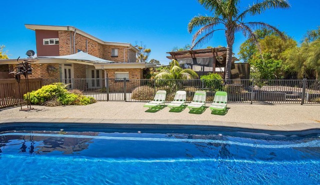 Paw Up Villa - entertainer delight