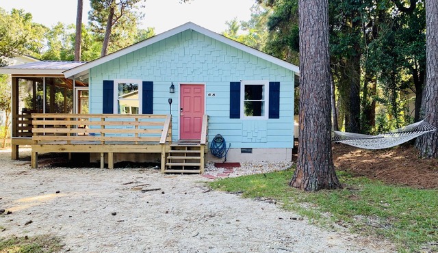 Pawleys Paradise! ~1/2 mile to the Beach. 3BR/3 Full BA. FREE Bikes included.