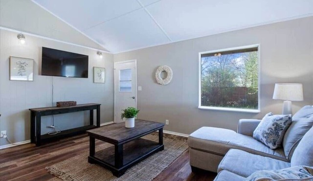 Pawnee 2 - Newly Renovated Duplex