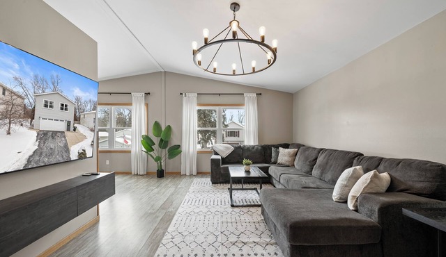 Paws at the Lake - Close to boat launch!