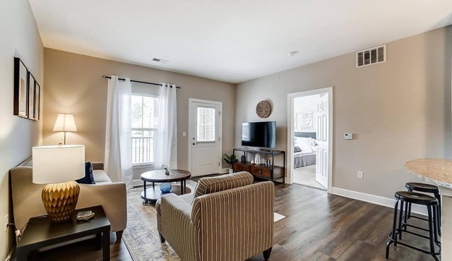 Paws Of Polaris | 2BR | 1st Floor | Walk-In Shower