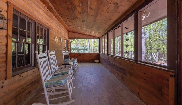 Pawsibilities - Pet Friendly with Game Room and Hot Tub!