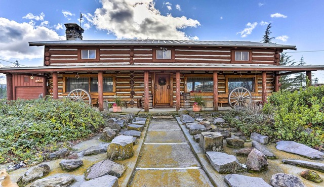 Paynes Creek Home w/Hot Tub and Views!