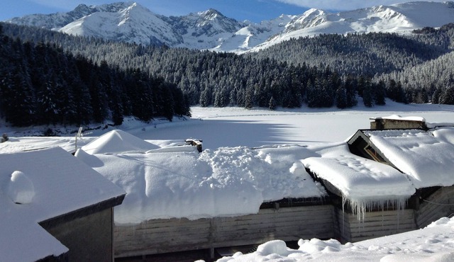 PAYOLLE mountain chalet near the Hautes-Pyrenees lake, possible 14 people (2 lodgings)
