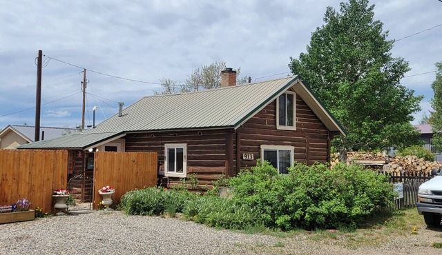 Payton's Place. A cozy cabin with private outdoor space pet friendly. n