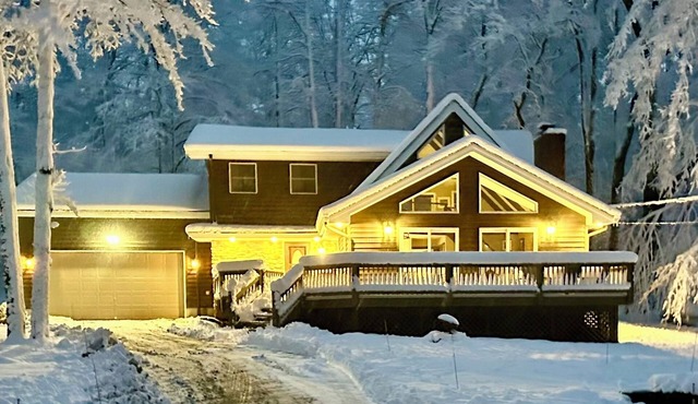 PBJ Chalet – Cozy Winter Getaway w/Game Room, EV Charger & Fireplaces