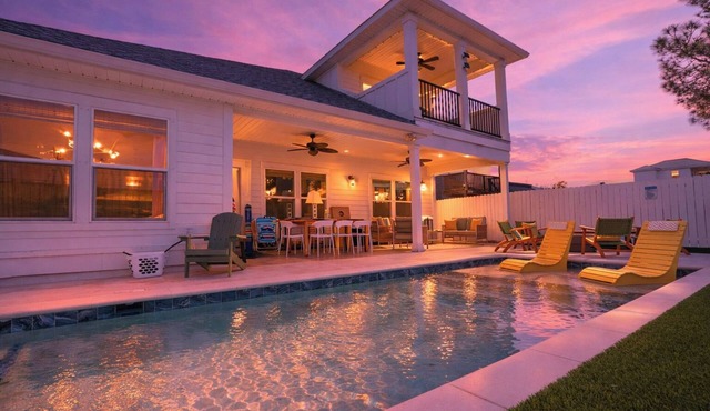 PCB getaway, Sleeps 14, Heated pool, Game Room, Arcade, Pets OK, Walk to beach
