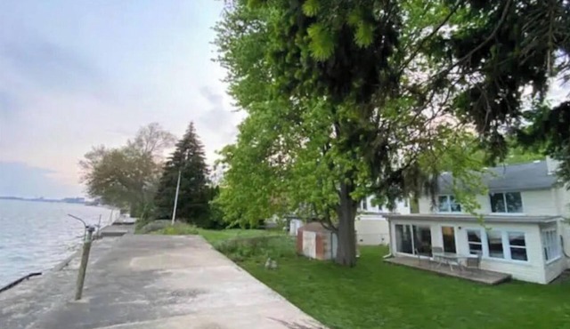 Peaceful Lakefront Living – 3-BR Home with Breathtaking Views; Pet & Smoke-Free