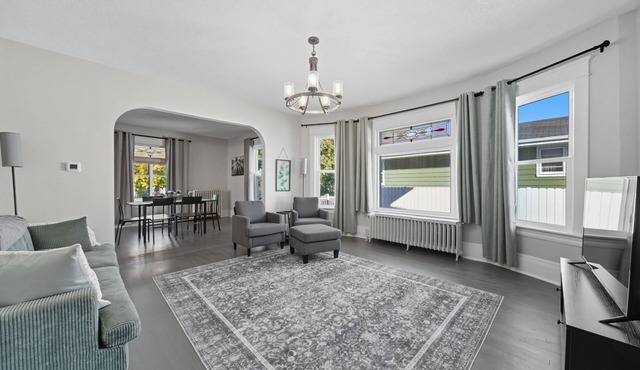 Peace: 4BR-2BT, 2 Kitchens/2 Living Rms