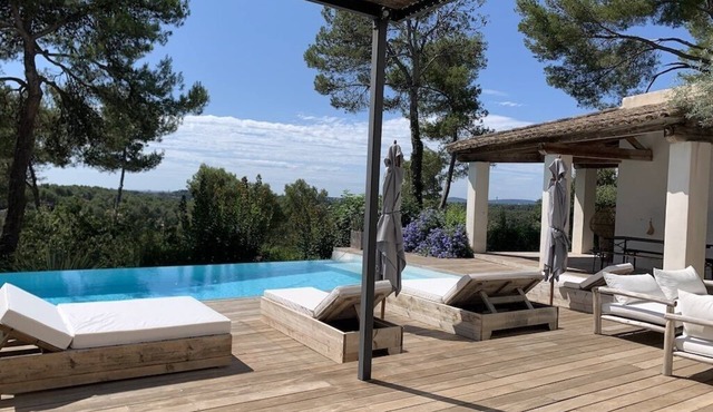 Peace and comfort in a green setting