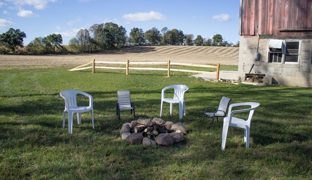 Peace and quiet, family friendly location - King bed!