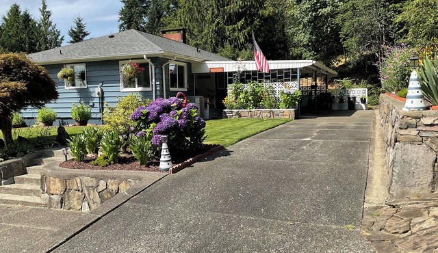 Peace and quiet. Hidden Serenity at Country Charm house.