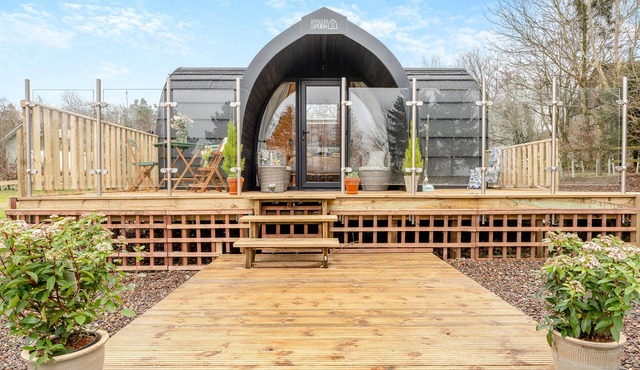 Peace and quiet, sat in the middle of your own field with a private hot tub.