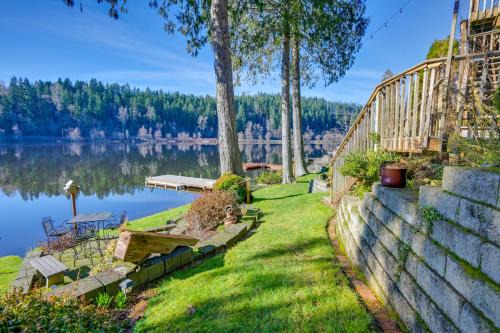 Peace and Serenity Lake House at Mt Rainier