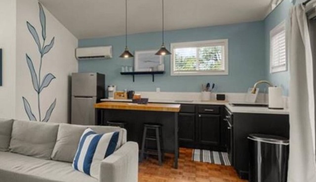 Peace and Sun in Paloma Casita a block from Corpus Christi Bay.