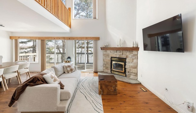 Peace and Tranquility at Luxury Frontenac Lake House