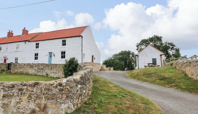 PEACE COTTAGE, pet friendly, character holiday cottage in Langton