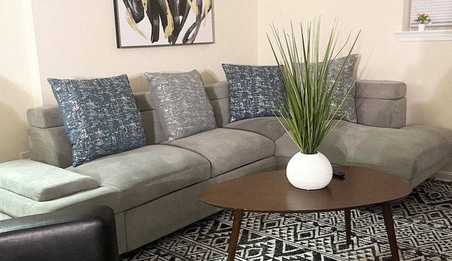 Peace in the City - 1 Bdrm Rockville Apt