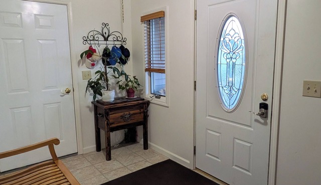 Peace of Heaven: 3-bedroom house in peaceful Hillman with AC