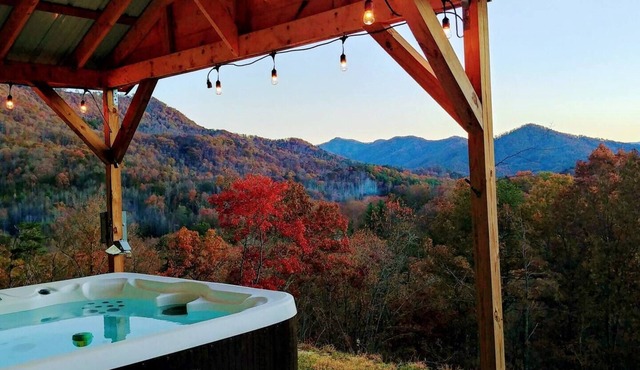 Peace of Heaven Majestic Views Hot Tub FirePit Near Town & Train Relax
