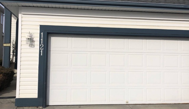 Peace of mind property is a one bedroom basement with separate entrance ,wet bar