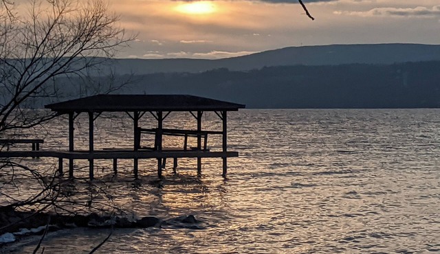 Peace of the Lake: Lakeview sunsets, sauna & enjoy the lake!