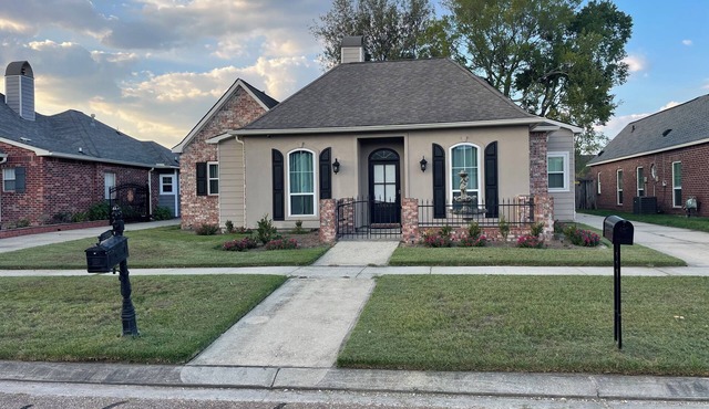 Peace on Woodwind @ Terrific 3-bedroom house in vibrant Baton Rouge