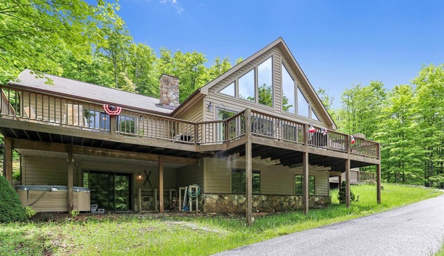 Peace, Quiet and Plenty of Space. Check Out Eagles View!