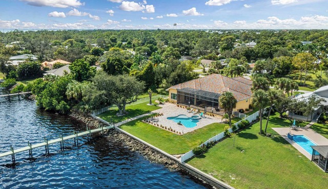 Peace River Waterfront Luxury Living - 5-BD w Pool