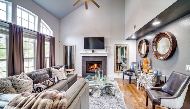 'Peace & Tranquility': Home 2 Mi to Dtwn Tulsa!