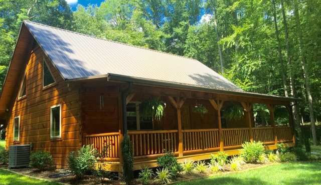 PEACE & TRANQUILITY, Mtn.Cabin By A Stream Near A.T. And Roan Mtn State Park