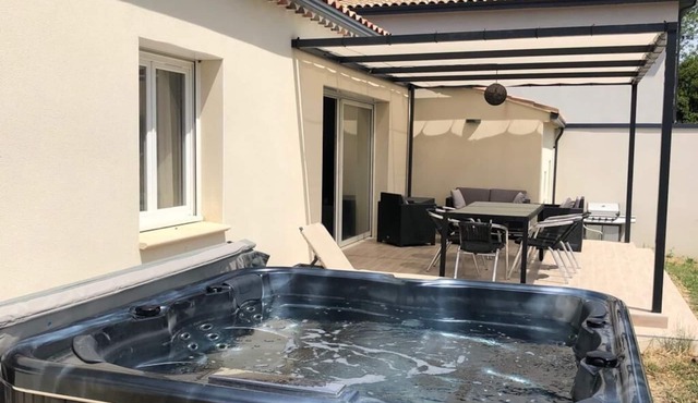 Peaceful villa with garden, terrace, barbecue. and jacuzzi for 6 people!