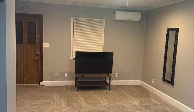 Peaceful 1-bedroom studio with AC in charming Fort Washington