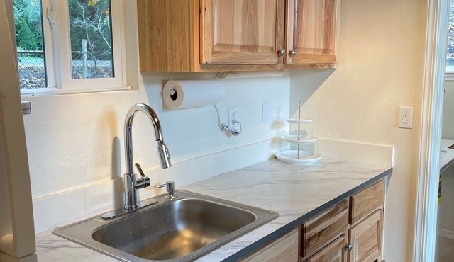 Peaceful 1-bedroom cabin in Union perfect for relaxing getaways