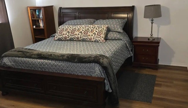 Peaceful 1-bedroom cottage with AC in charming Tulsa