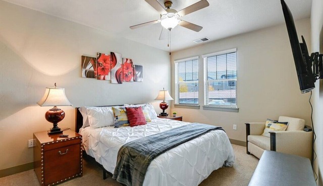 Peaceful 1BR/1BA, No Stairs – Near Trails, Parks & Outdoor Fun, Spring & Summer!