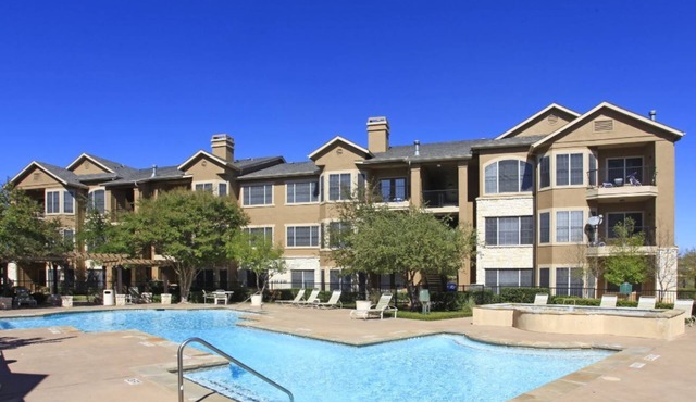 Peaceful 1BR King Suite | Pool, Parking + Gym D