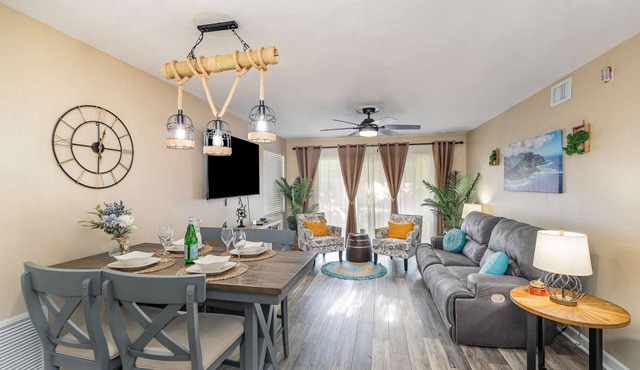 Peaceful 2/2 Pondside Condo · Half Mile from Beach